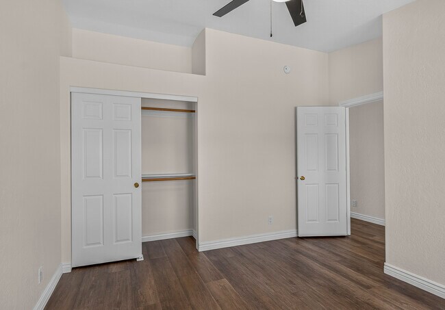 Building Photo - 1519 E Payton Wy