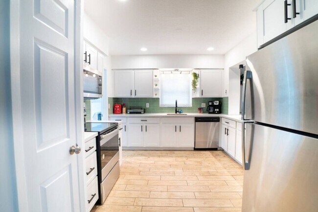 Building Photo - Stylish Heated Pool House  Near the Beach