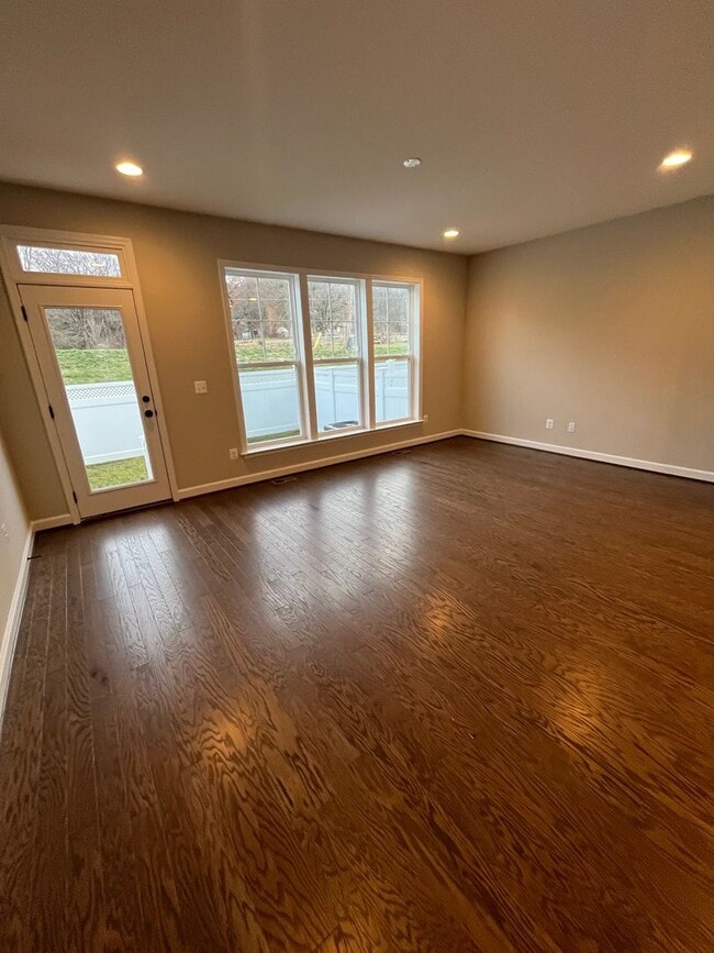 Building Photo - ***First Month Free*** Townhouse in Preston Lake