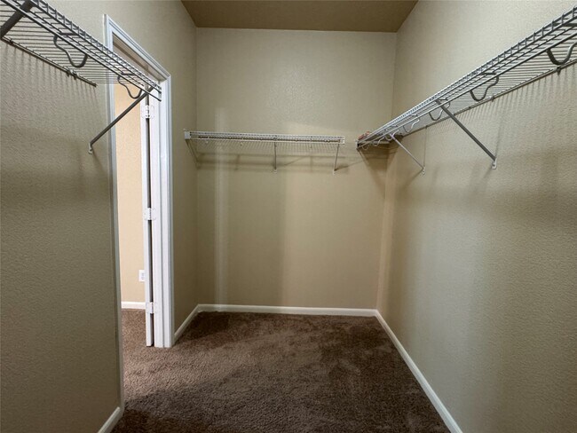 Building Photo - 21307 Springbrook Hollow Ct