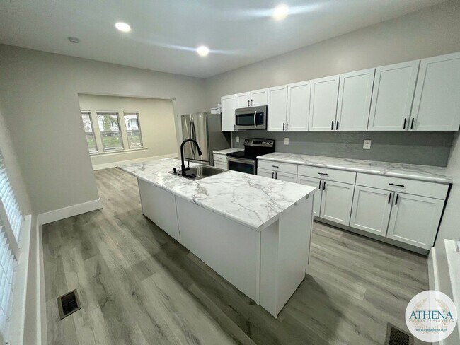 Building Photo - 5 Bedroom / 2 Bath House - NEAR SEMO's CAMPUS