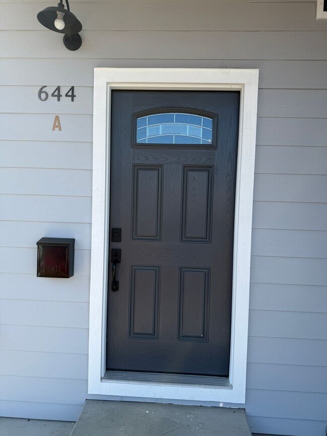 Primary Photo - 644 Green St