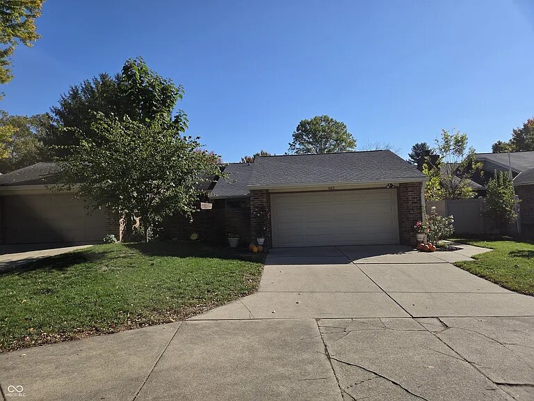 Building Photo - 943 Mockernut Ct