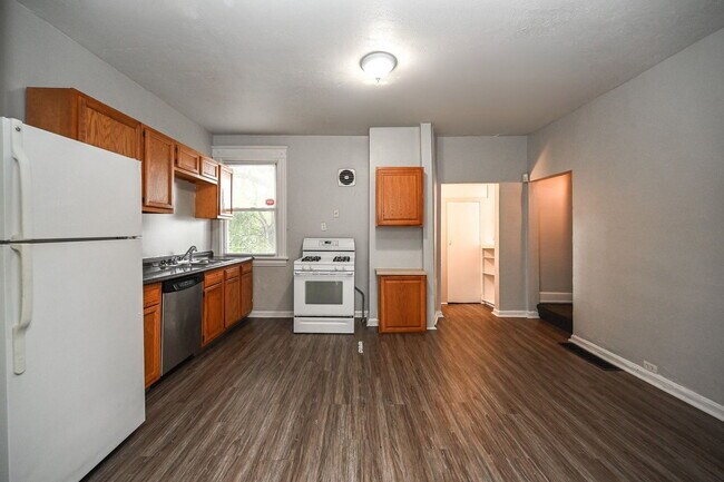 Building Photo - 2535 Vestry Ave