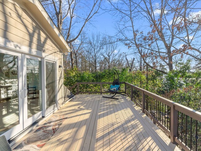 Building Photo - Studio Apt with waterviews on Lake Wylie!