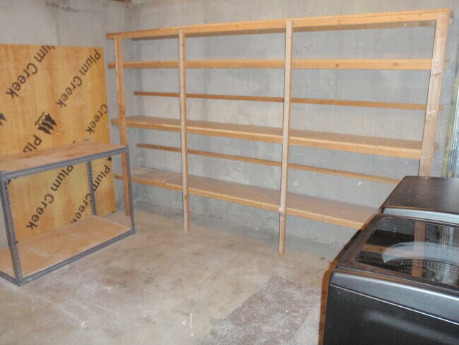 Building Photo - 6361 Clay Park Dr