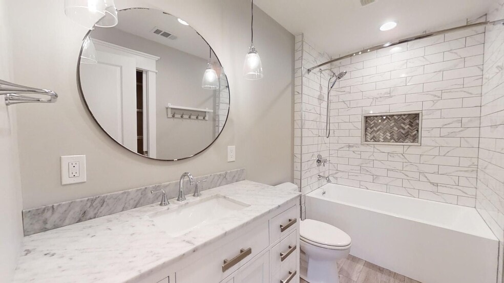 Building Photo - Spacious Home Conveniently Located close to Auburn High School