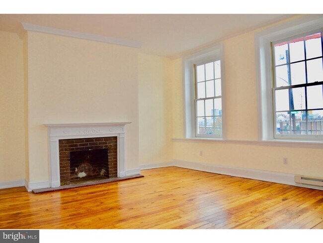 Building Photo - 510 S Front St