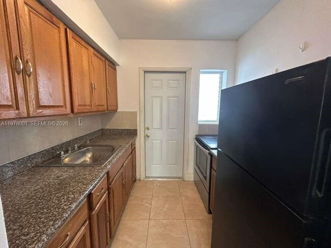 Building Photo - 8321 Crespi Blvd