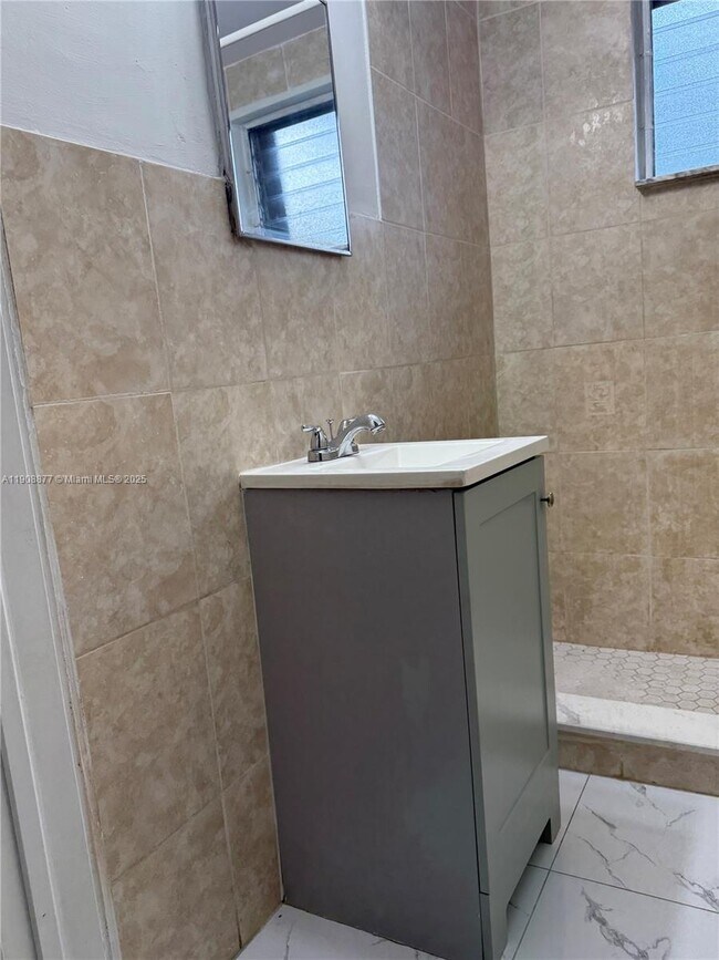 Building Photo - 3340 NW 13th Ave