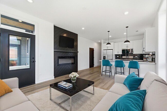 Building Photo - 3902 S Lake Park Ave