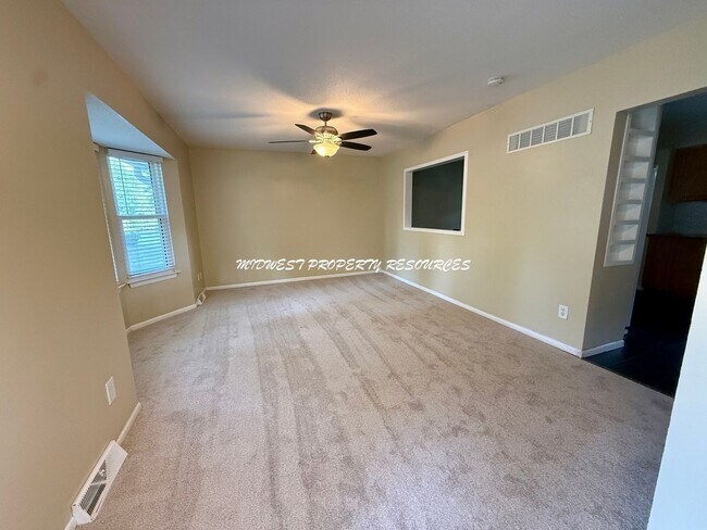 Building Photo - Beautiful 3 Bedroom Home in Lee's Summit