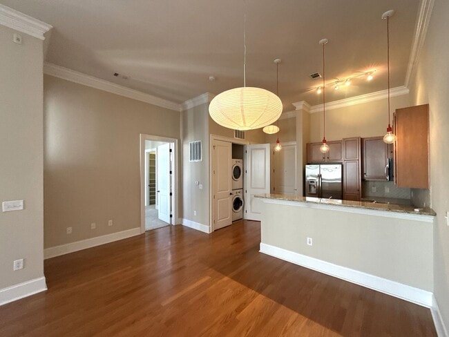 Building Photo - Lovely Condo in Tranquil Court