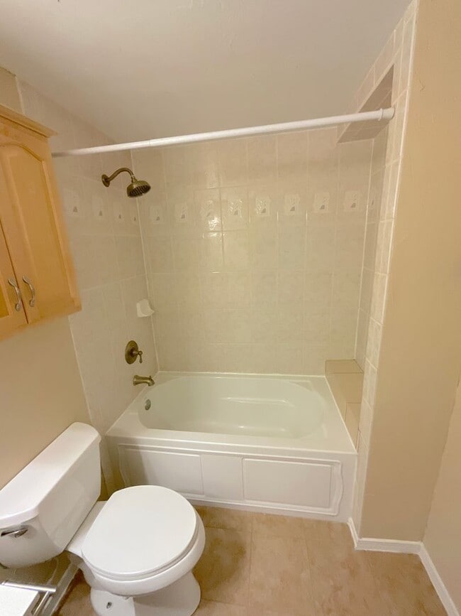 Building Photo - 4 Bedroom Home Available Near Peterson Rd & Constitution Ave!