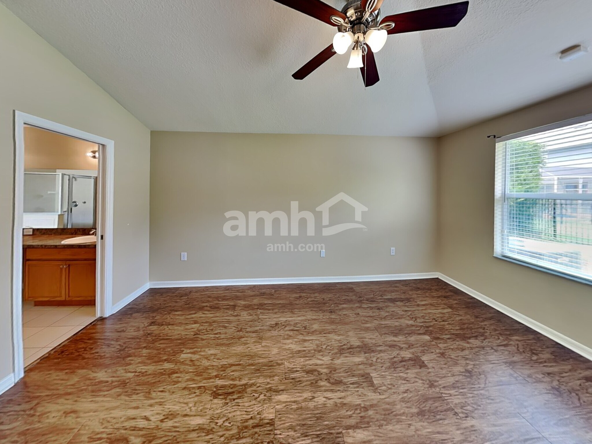 Building Photo - 15505 Martinmeadow Dr