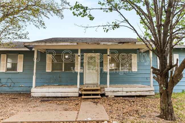 Building Photo - 4404 Pecan Ln