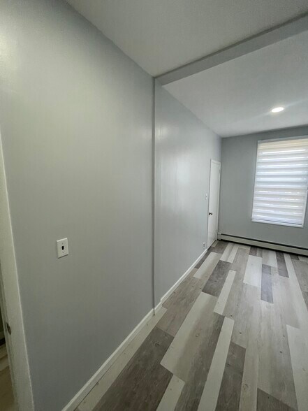 Building Photo - 158 Hopkins Ave