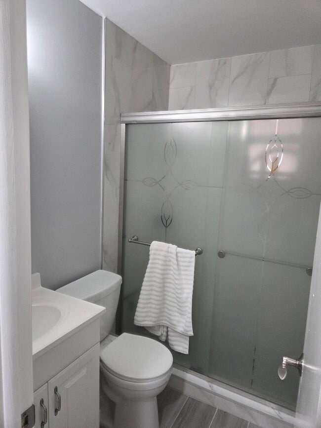 Building Photo - 2802 Crown Ct