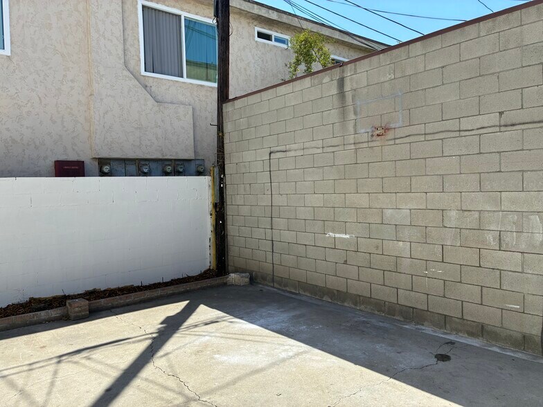 Building Photo - 12920 Roselle Ave