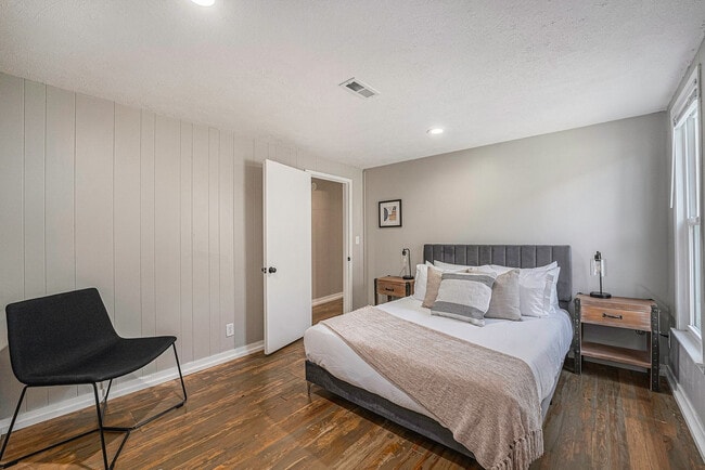 Building Photo - 149 Valley Ave SW