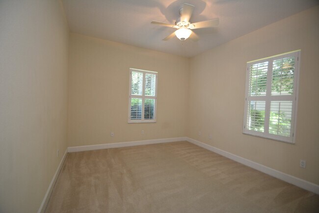 Building Photo - Luxurious Pool Home in gated community of ...