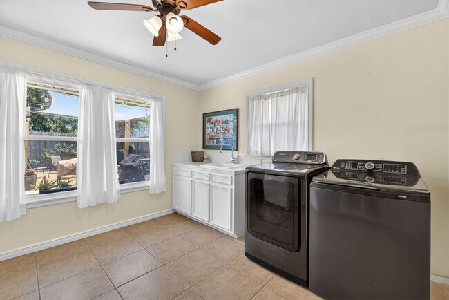 Building Photo - 609 Peerman Pl