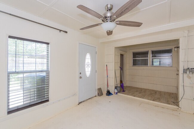 Building Photo - 1737 S Park