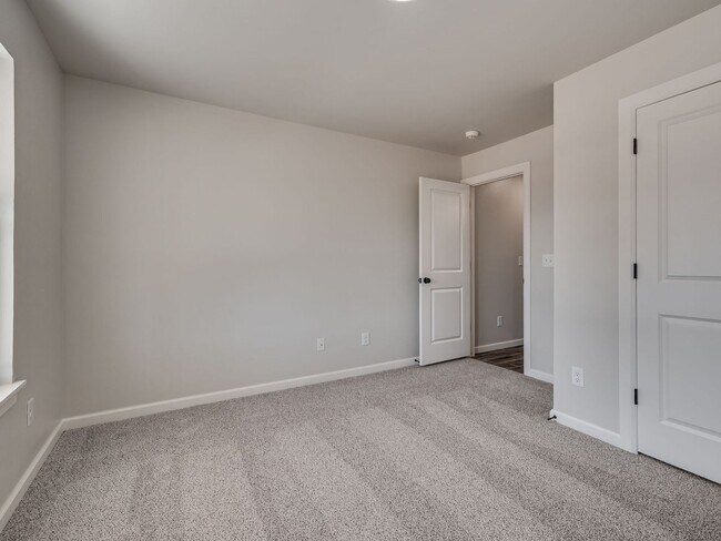 Building Photo - Brand New Home available Mid August 2025- Mustang Park