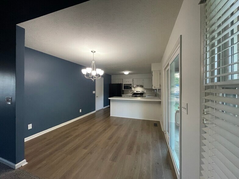 Building Photo - 8733 Hanover Dr