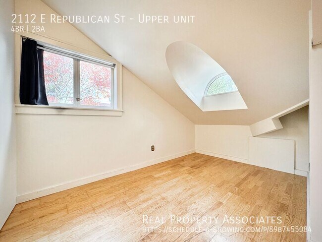 Building Photo - 2112 E Republican St