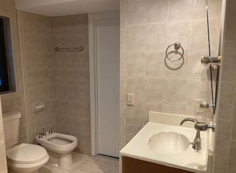 Building Photo - 607 Palermo Ave