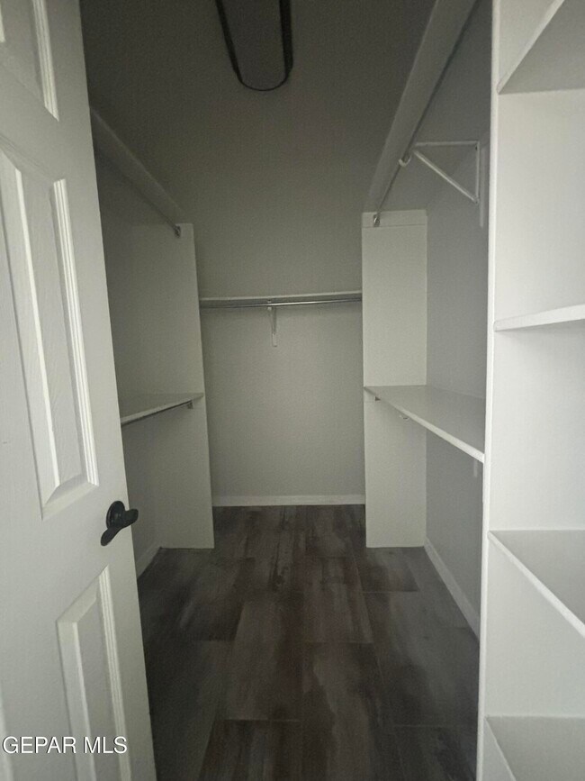 Building Photo - 12844 Cozy Cove Ave