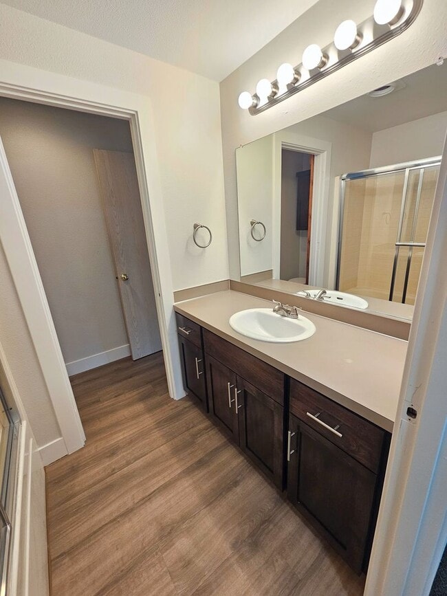 Building Photo - Large Updated 2 Bed, 1.5 Bath Townhouse w/ Washer & Dryer + Off-street Parking