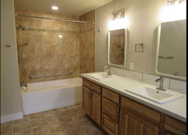 Building Photo - 3920 Robitaille Ct