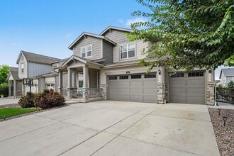 Building Photo - Beautiful spacious four bedroom house!