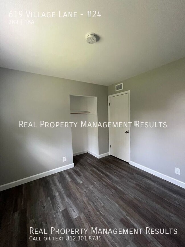 Building Photo - 619 Village Ln