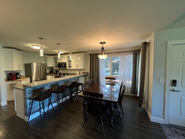 Building Photo - 2 Bed 2 Bath Unfurnished Golf Course Townhouse