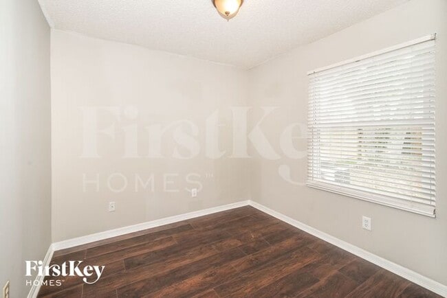 Building Photo - 8450 Sugartree Dr