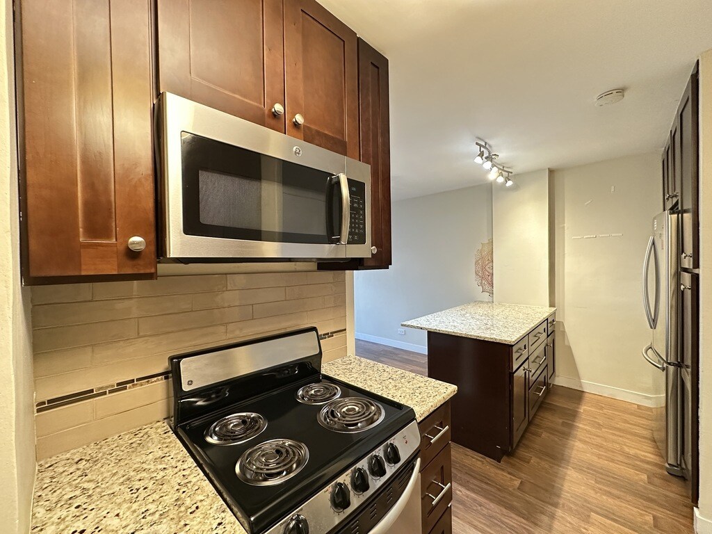 Building Photo - 4180 N Marine Dr