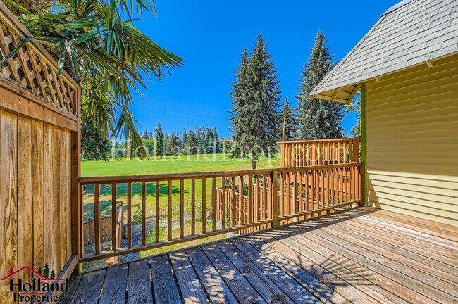Building Photo - Charming Home Near Parks and Trails in Por...