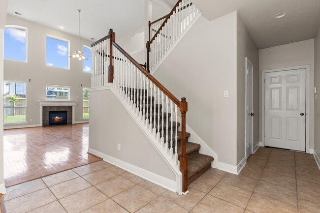 Building Photo - 3531 Shoreview Ln