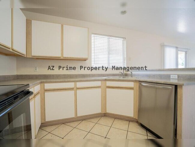 Building Photo - 13002 W Paradise Dr