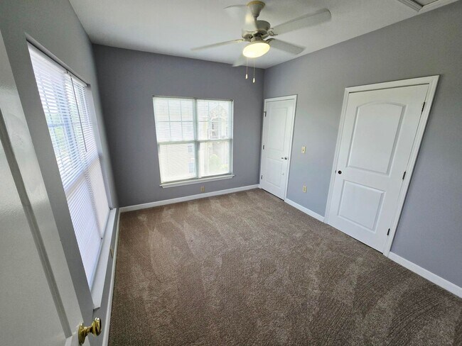 Building Photo - Blue Seas Properties -1