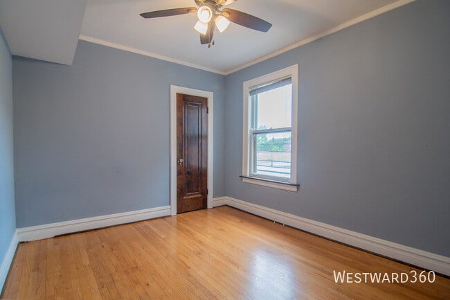 Building Photo - 5844 N Artesian Ave