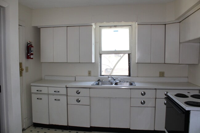 Building Photo - 174 Mill St