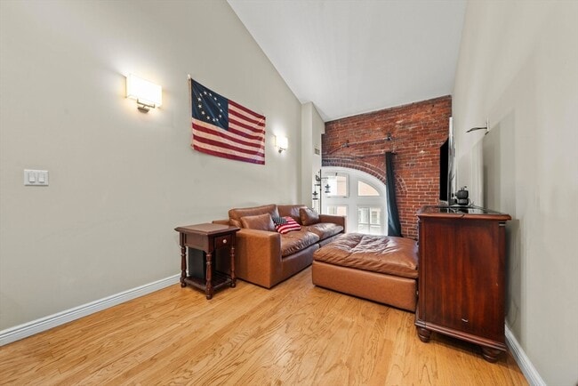 Building Photo - 106 13th St