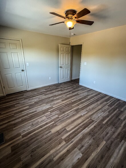 Building Photo - 256 E Outer Rd