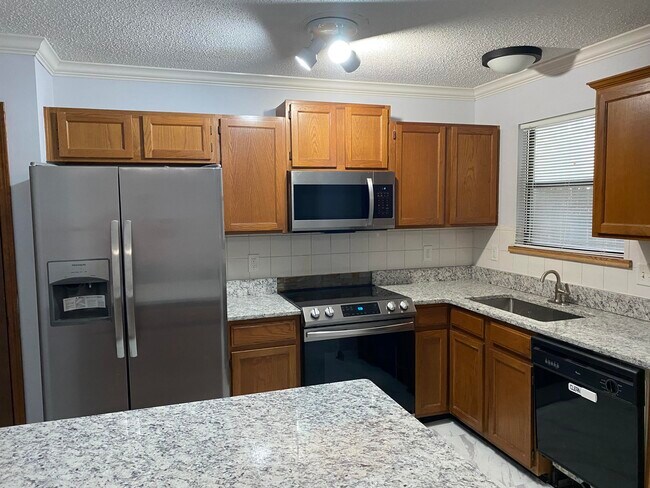 Building Photo - 4022 Laurelwood Dr