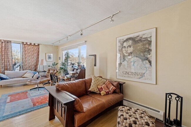 Building Photo - 76 Garfield St