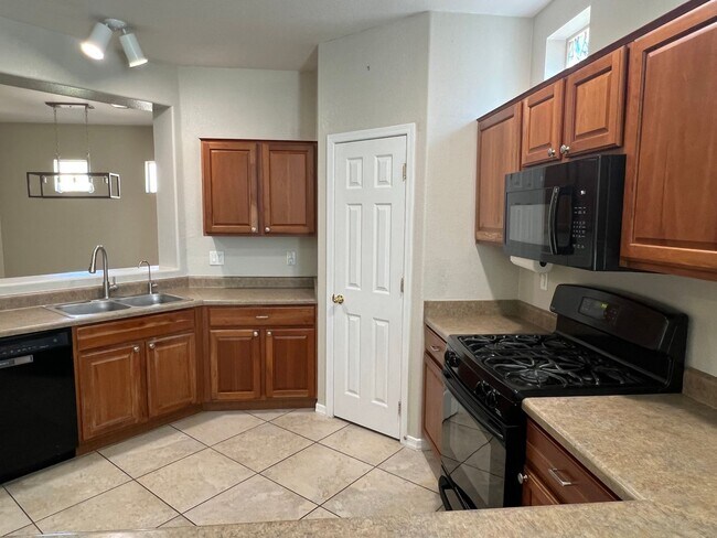 Building Photo - 3 Bedroom - 2 story home in Rancho Sahuarita